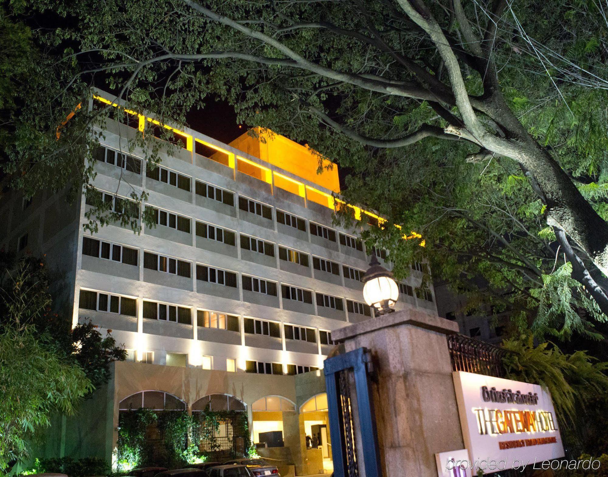 Vivanta Bengaluru Residency Road Extérieur photo