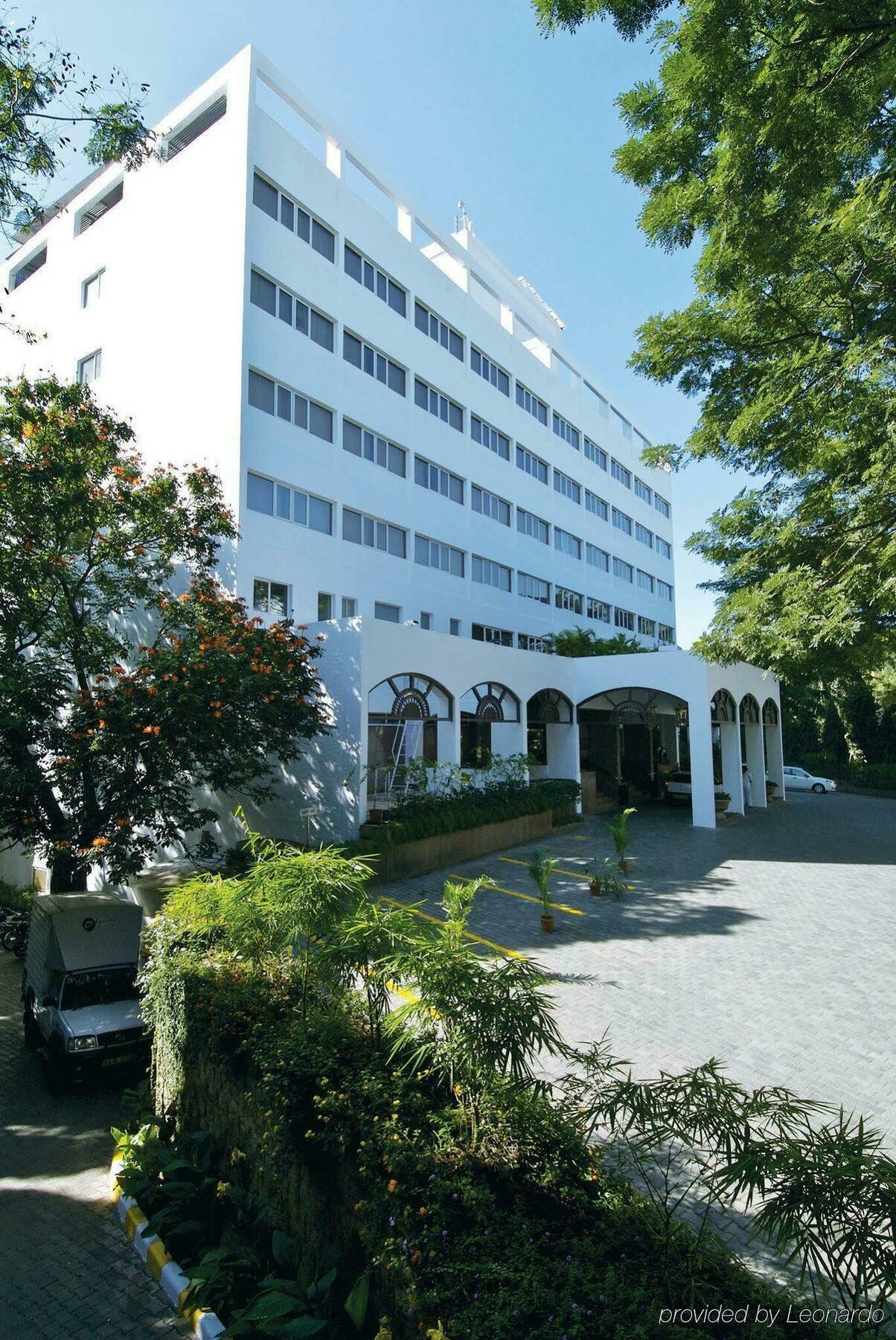 Vivanta Bengaluru Residency Road Extérieur photo